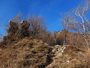 31 In vista la croce del Monte Castello